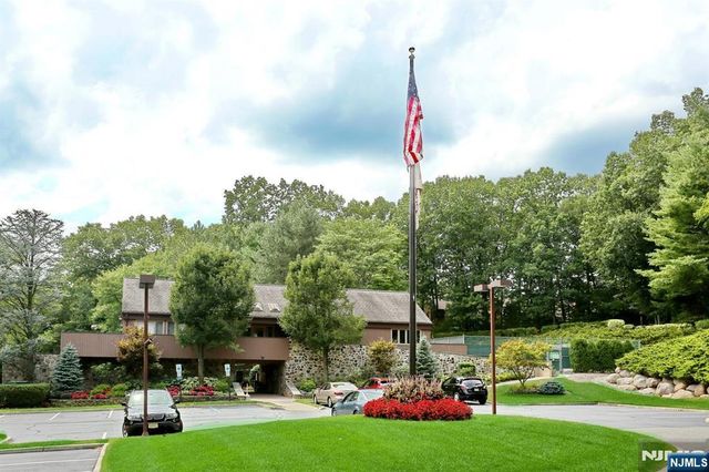 19 Indian Field Court, Mahwah, NJ 07430