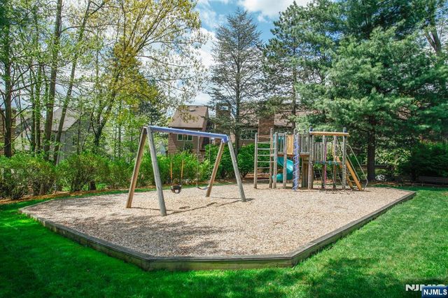 19 Indian Field Court, Mahwah, NJ 07430