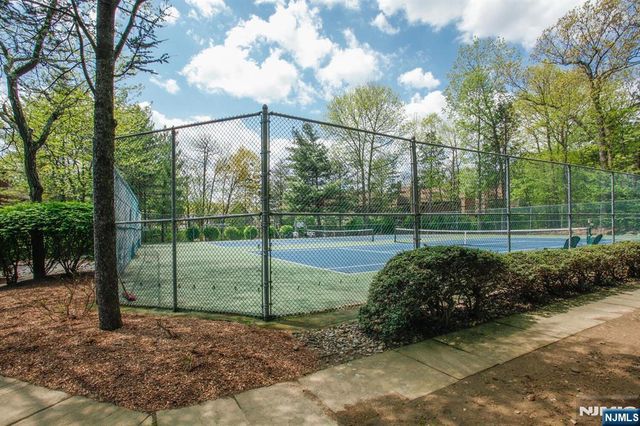 19 Indian Field Court, Mahwah, NJ 07430