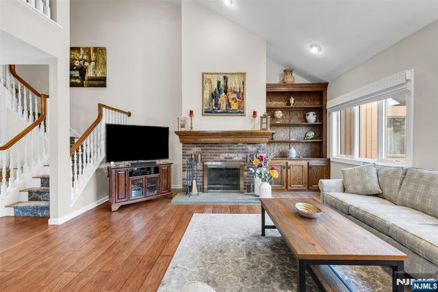 19 Indian Field Court, Mahwah, NJ 07430