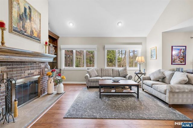 19 Indian Field Court, Mahwah, NJ 07430