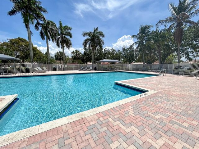 2042 Madeira Dr, Weston, FL 33327