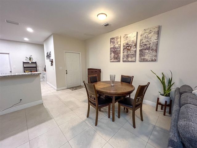 2042 Madeira Dr, Weston, FL 33327