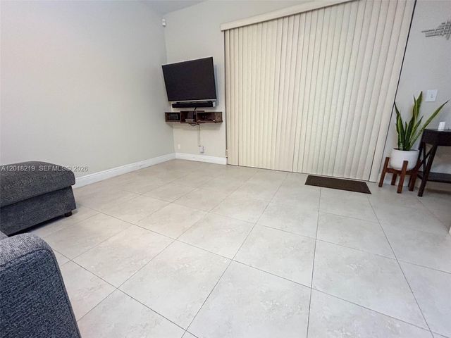 2042 Madeira Dr, Weston, FL 33327