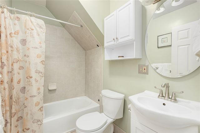 13 Vaughan Avenue, Newport, RI 02840