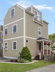 13 Vaughan Avenue, Newport, RI 02840