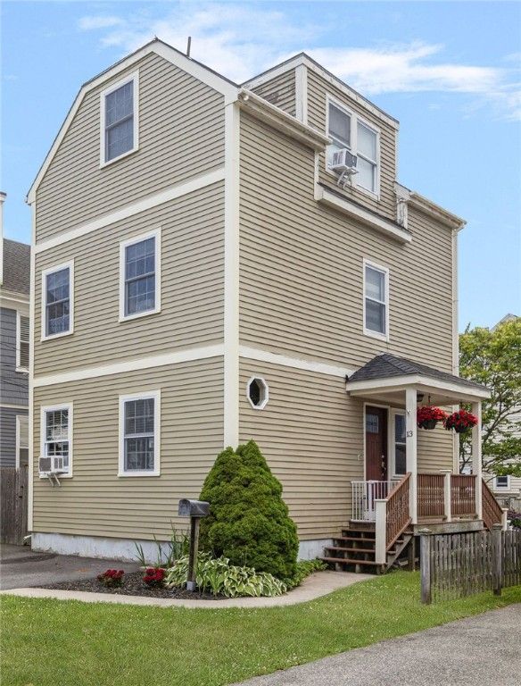 13 Vaughan Avenue, Newport, RI 02840