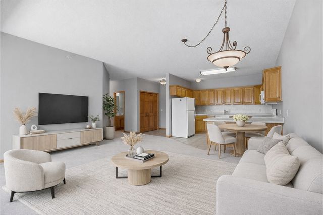 9225 Medicine Lake Road 309B, Golden Valley, MN 55427