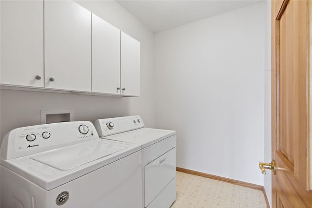 9225 Medicine Lake Road 309B, Golden Valley, MN 55427