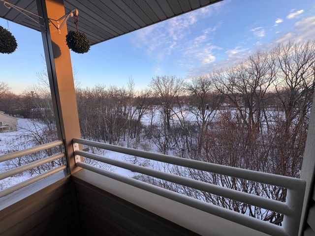 9225 Medicine Lake Road 309B, Golden Valley, MN 55427