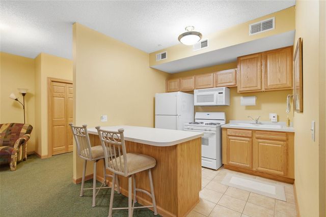 9225 Medicine Lake Road 309B, Golden Valley, MN 55427