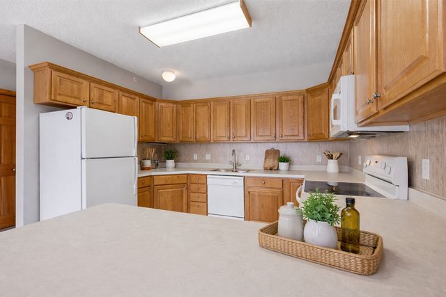 9225 Medicine Lake Road 309B, Golden Valley, MN 55427