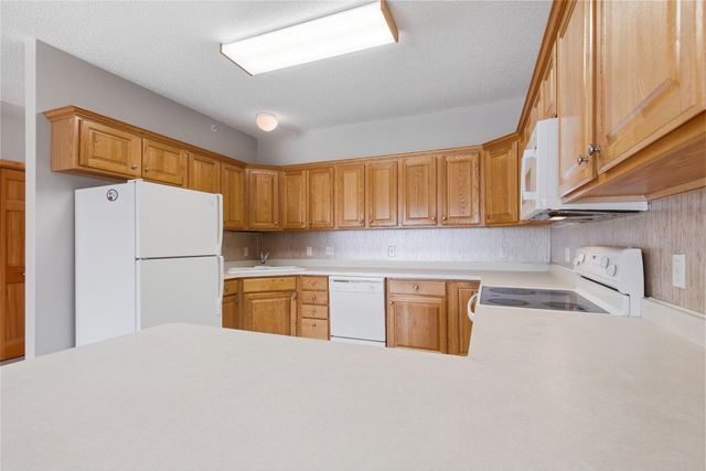 9225 Medicine Lake Road 309B, Golden Valley, MN 55427