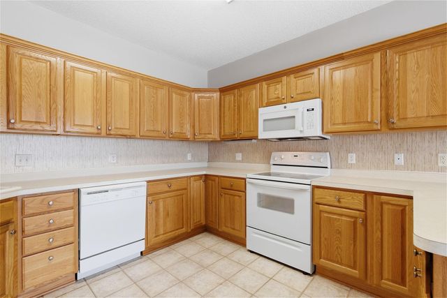 9225 Medicine Lake Road 309B, Golden Valley, MN 55427