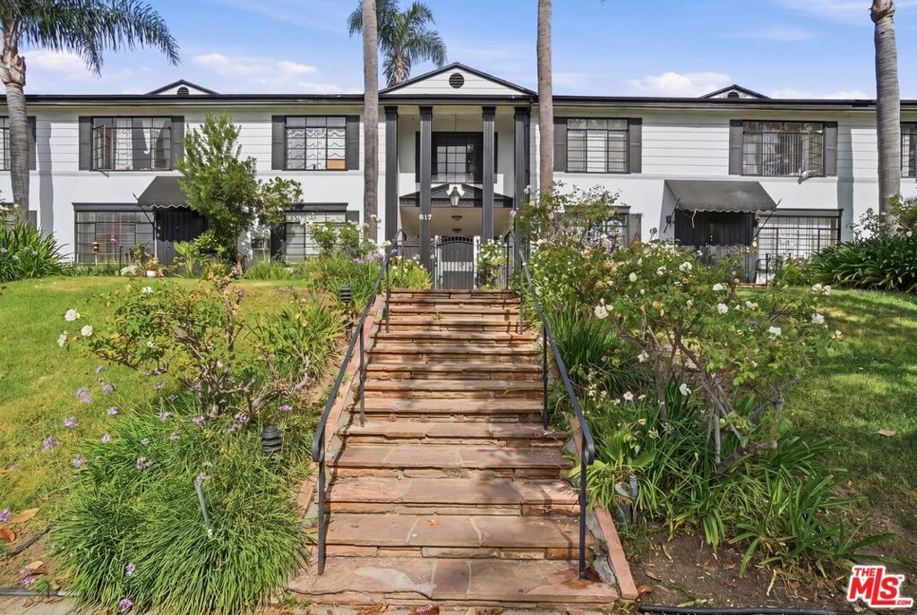 817 S Windsor Boulevard, Los Angeles, CA 90005 — photo 2