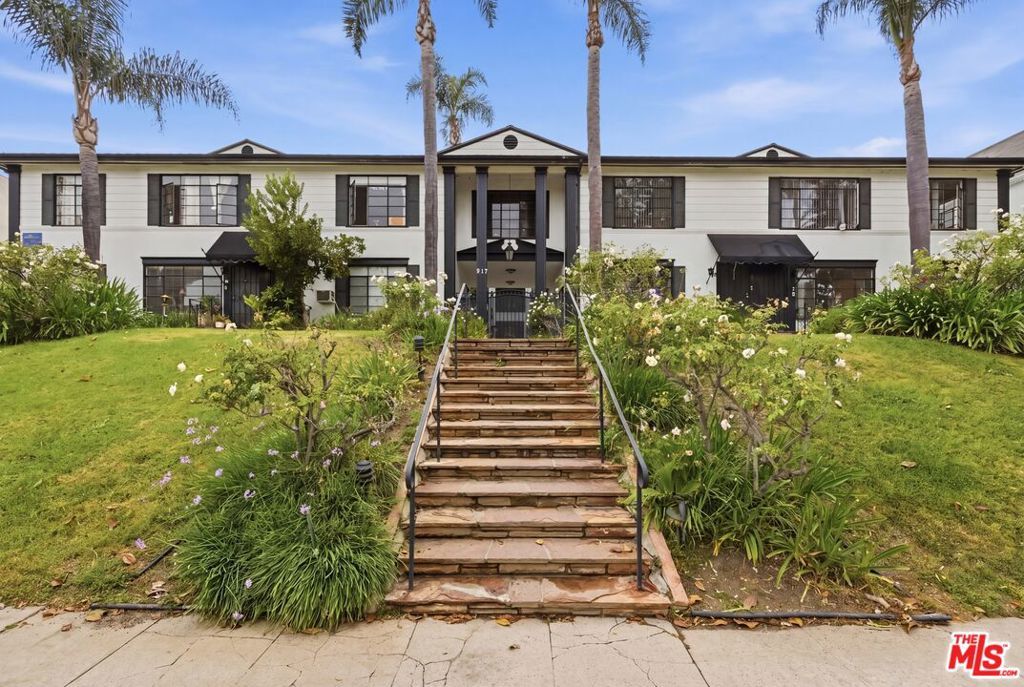 817 S Windsor Boulevard, Los Angeles, CA 90005 — photo 3