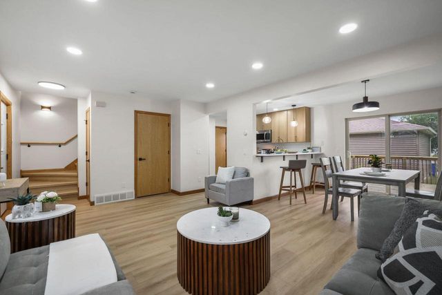 7026 Heather Glen DRIVE, Madison, WI 53719