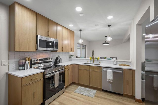7026 Heather Glen DRIVE, Madison, WI 53719