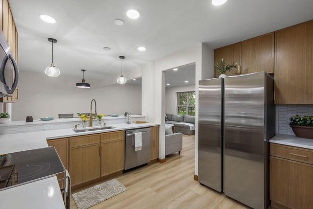 7026 Heather Glen DRIVE, Madison, WI 53719