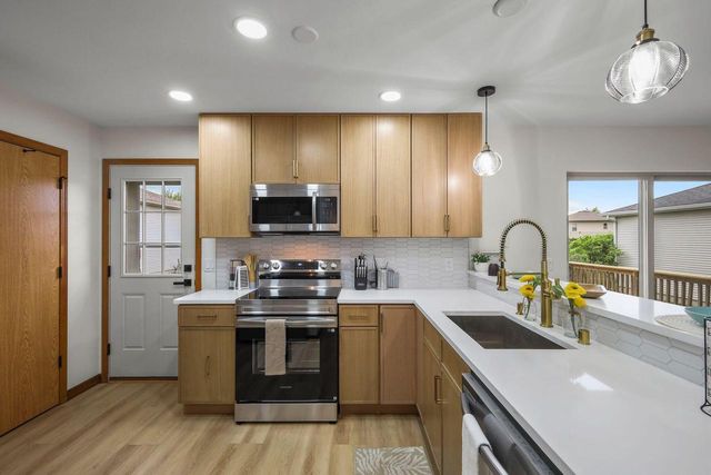 7026 Heather Glen DRIVE, Madison, WI 53719
