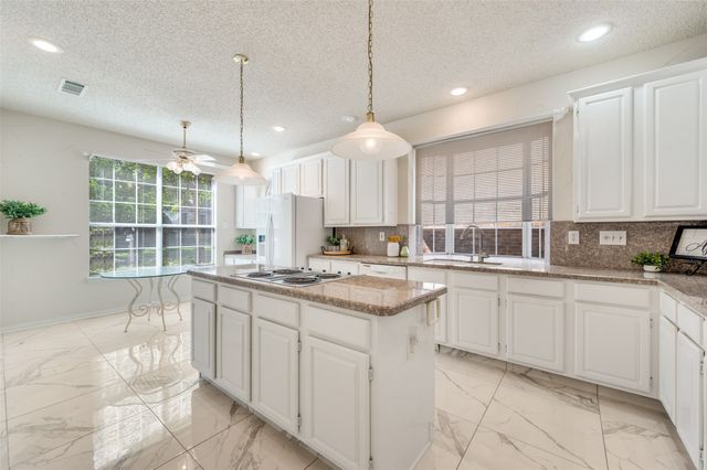 2619 Hidden Ridge Drive, Arlington, TX 76006