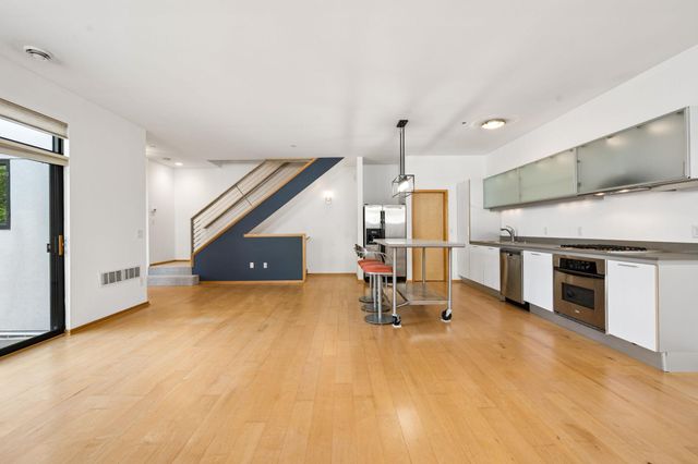 2818 Aldrich Avenue S 105, Minneapolis, MN 55408