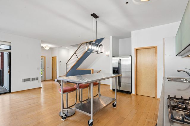 2818 Aldrich Avenue S 105, Minneapolis, MN 55408