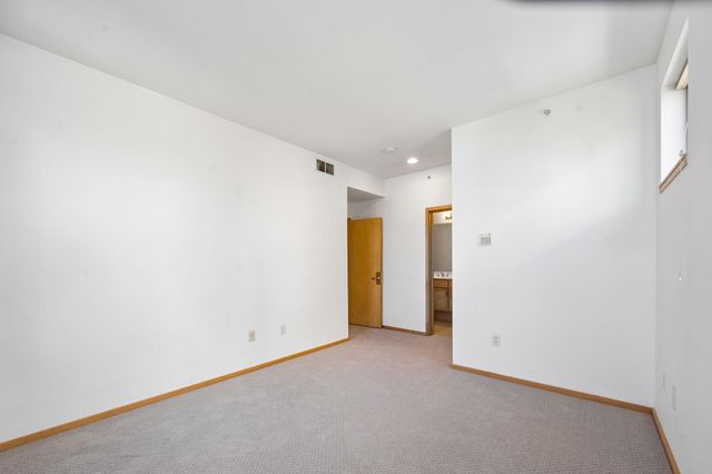 2818 Aldrich Avenue S 105, Minneapolis, MN 55408