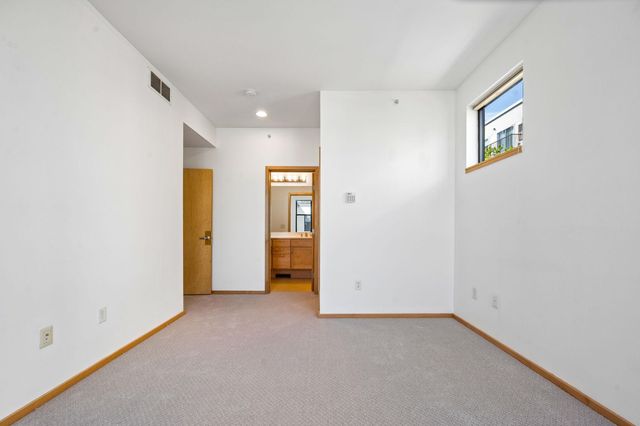 2818 Aldrich Avenue S 105, Minneapolis, MN 55408