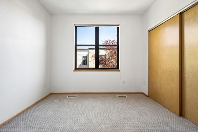 2818 Aldrich Avenue S 105, Minneapolis, MN 55408