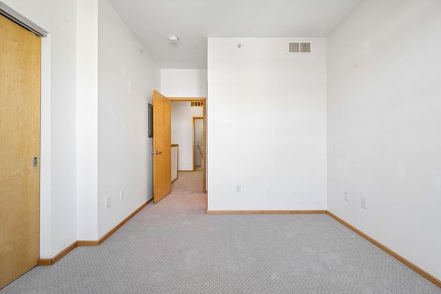 2818 Aldrich Avenue S 105, Minneapolis, MN 55408