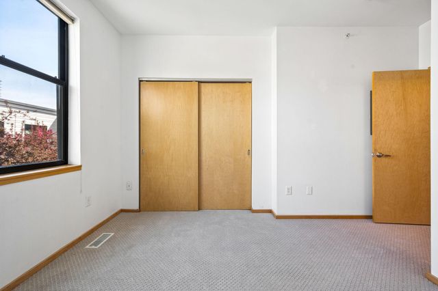 2818 Aldrich Avenue S 105, Minneapolis, MN 55408