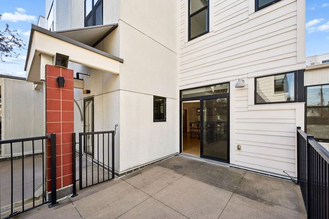 2818 Aldrich Avenue S 105, Minneapolis, MN 55408