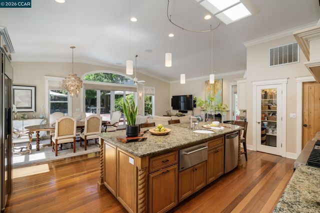 2490 Lunada Ln, Alamo, CA 94507