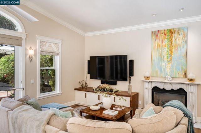 2490 Lunada Ln, Alamo, CA 94507