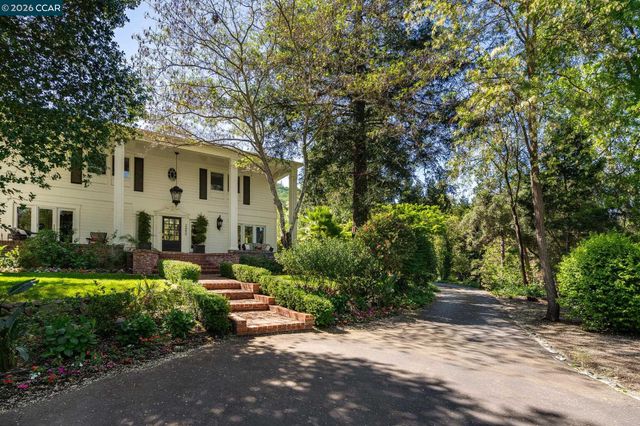 2490 Lunada Ln, Alamo, CA 94507