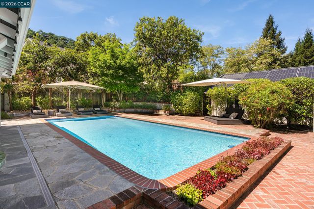 2490 Lunada Ln, Alamo, CA 94507