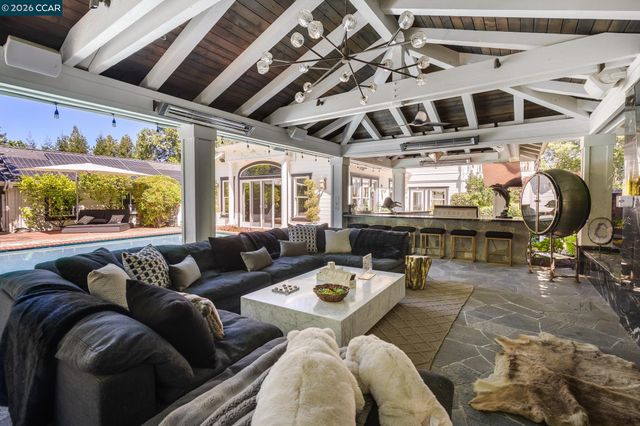 2490 Lunada Ln, Alamo, CA 94507