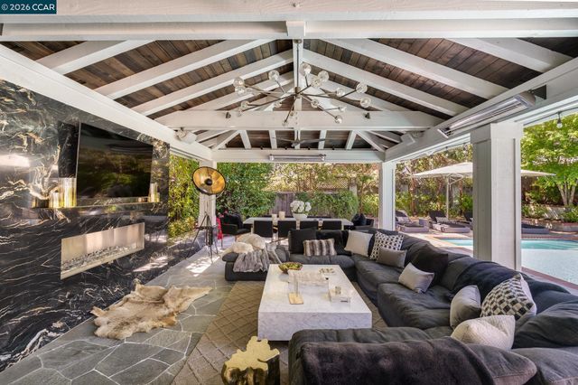 2490 Lunada Ln, Alamo, CA 94507