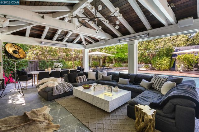 2490 Lunada Ln, Alamo, CA 94507