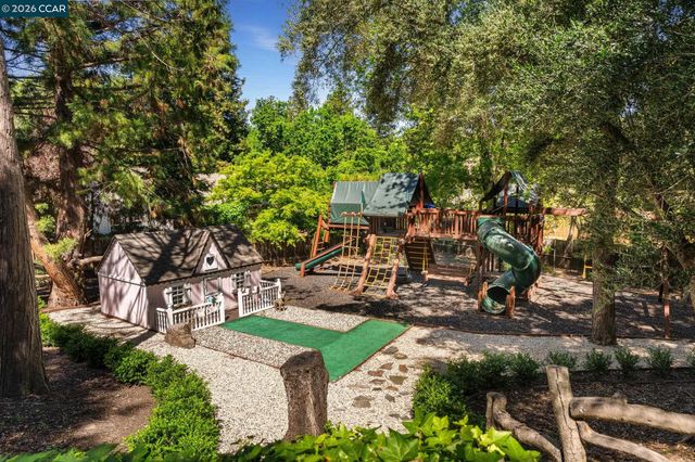 2490 Lunada Ln, Alamo, CA 94507