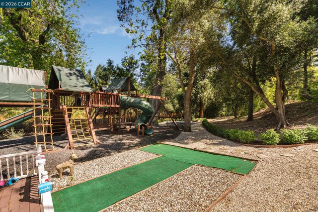 2490 Lunada Ln, Alamo, CA 94507