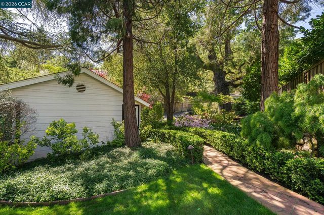 2490 Lunada Ln, Alamo, CA 94507