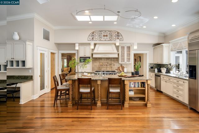 2490 Lunada Ln, Alamo, CA 94507