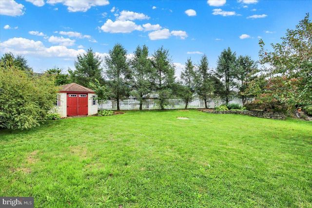 124 TREELINE DR, Newmanstown, PA 17073