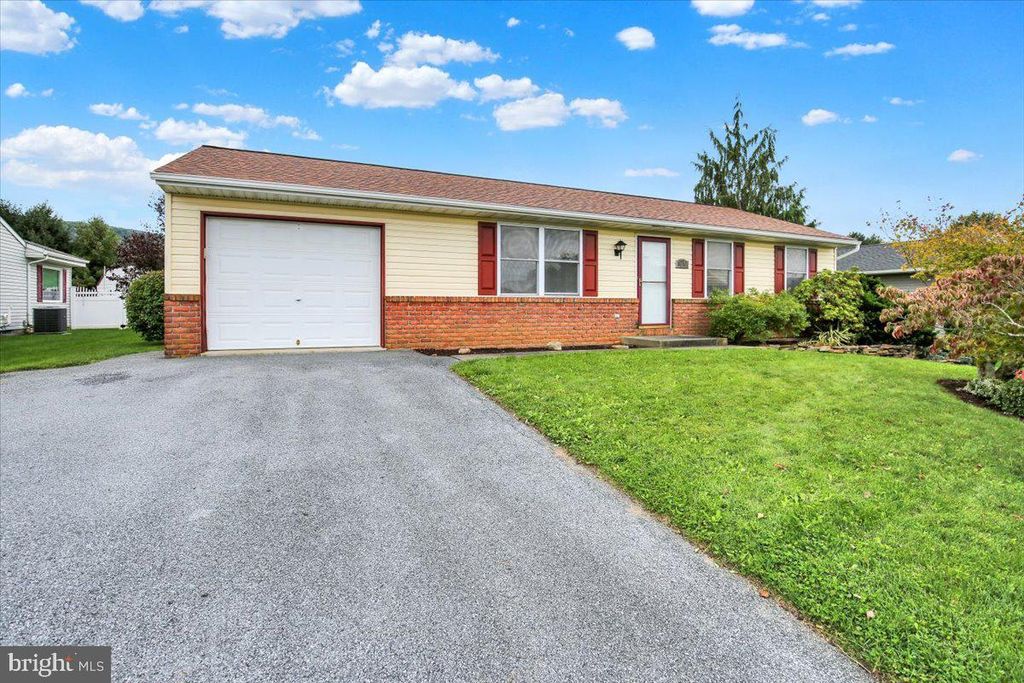 124 TREELINE DR, Newmanstown, PA 17073