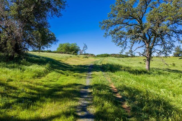 23070 Payam Pl, Grass Valley, CA 95949