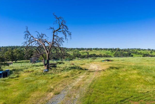 23070 Payam Pl, Grass Valley, CA 95949