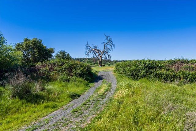 23070 Payam Pl, Grass Valley, CA 95949