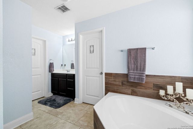 6048 Akin Song, San Antonio, TX 78261